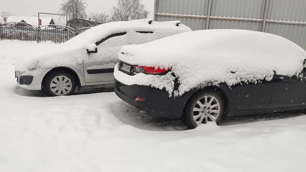 Зимняя парковка без проблем: советы, которые облегчат жизнь водителя и автомобиля