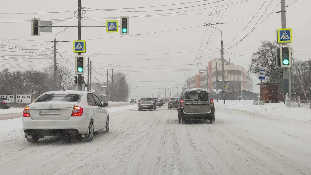 Автоинструктор предупредил, какие водительские приёмы точно не пригодятся зимой